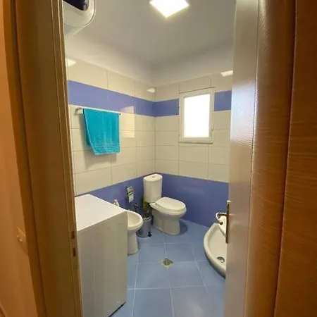 Aaron's Apartment *